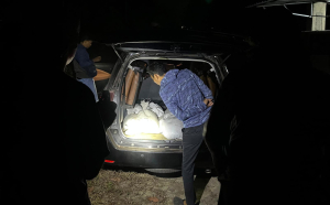 Selundupkan 4,3 Ton Timah Ilegal Pakai 4 Mobil Innova, 8 Pria Diringkus Polres Belitung