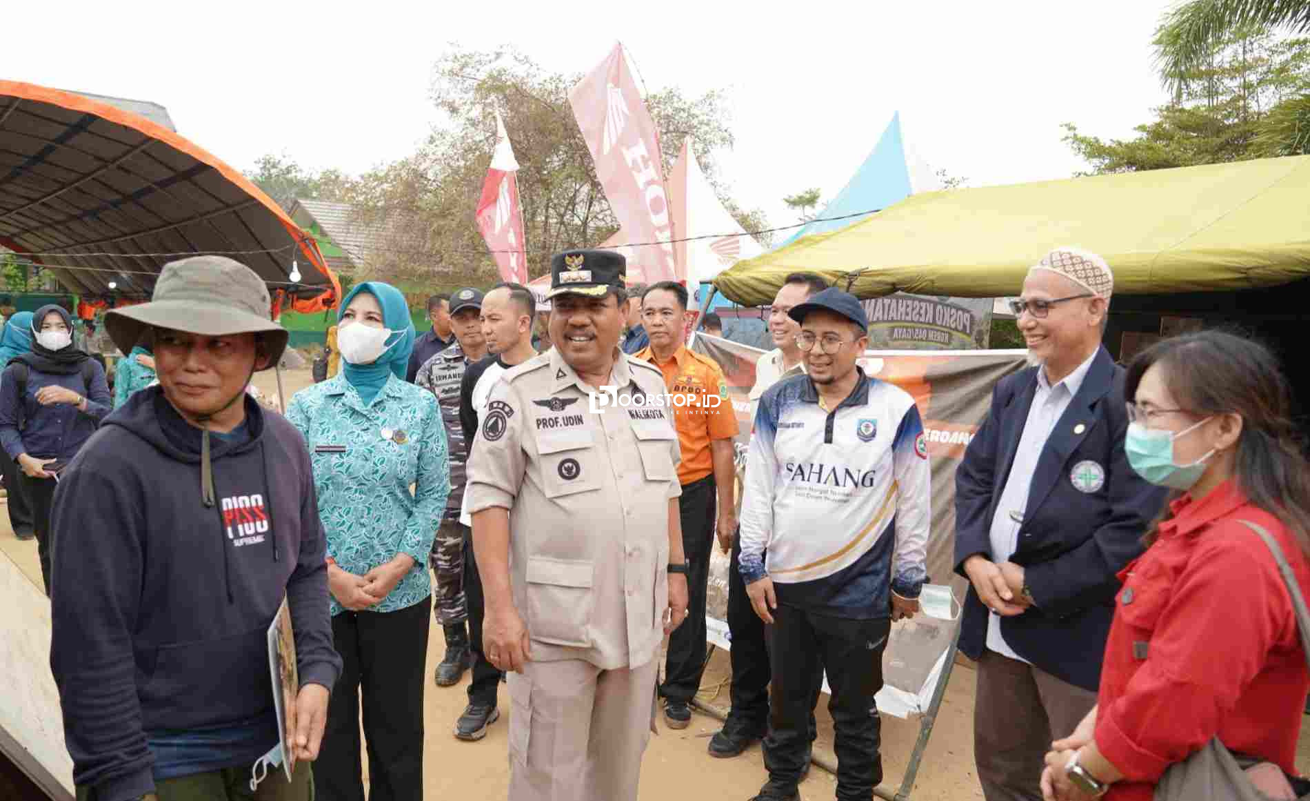 Wali Kota Pangkalpinang Turun Langsung Pasok Bantuan untuk Korban Kebakaran Serdang