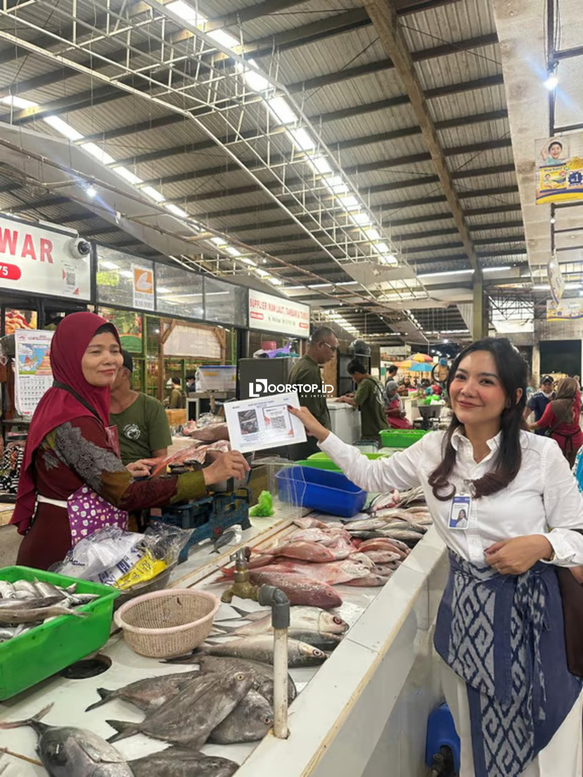BRI BO Yogyakarta Cik Ditiro Dorong Digitalisasi UMKM Pasar Kranggan Melalui QRIS, Transaksi Belanja Makin Praktis