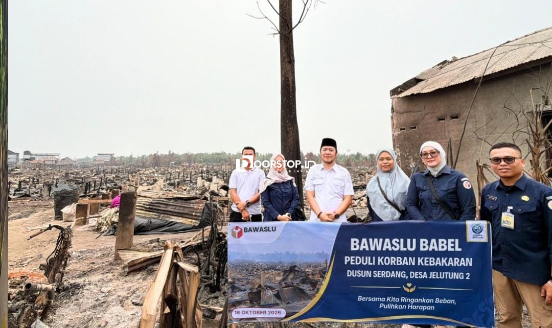 Bawaslu Babel Salurkan Bantuan Uang Tunai untuk Korban Kebakaran di Dusun Serdang