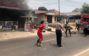 Polsek Taman Sari Gercep Amankan TKP Kebakaran Bengkel di Pangkalpinang