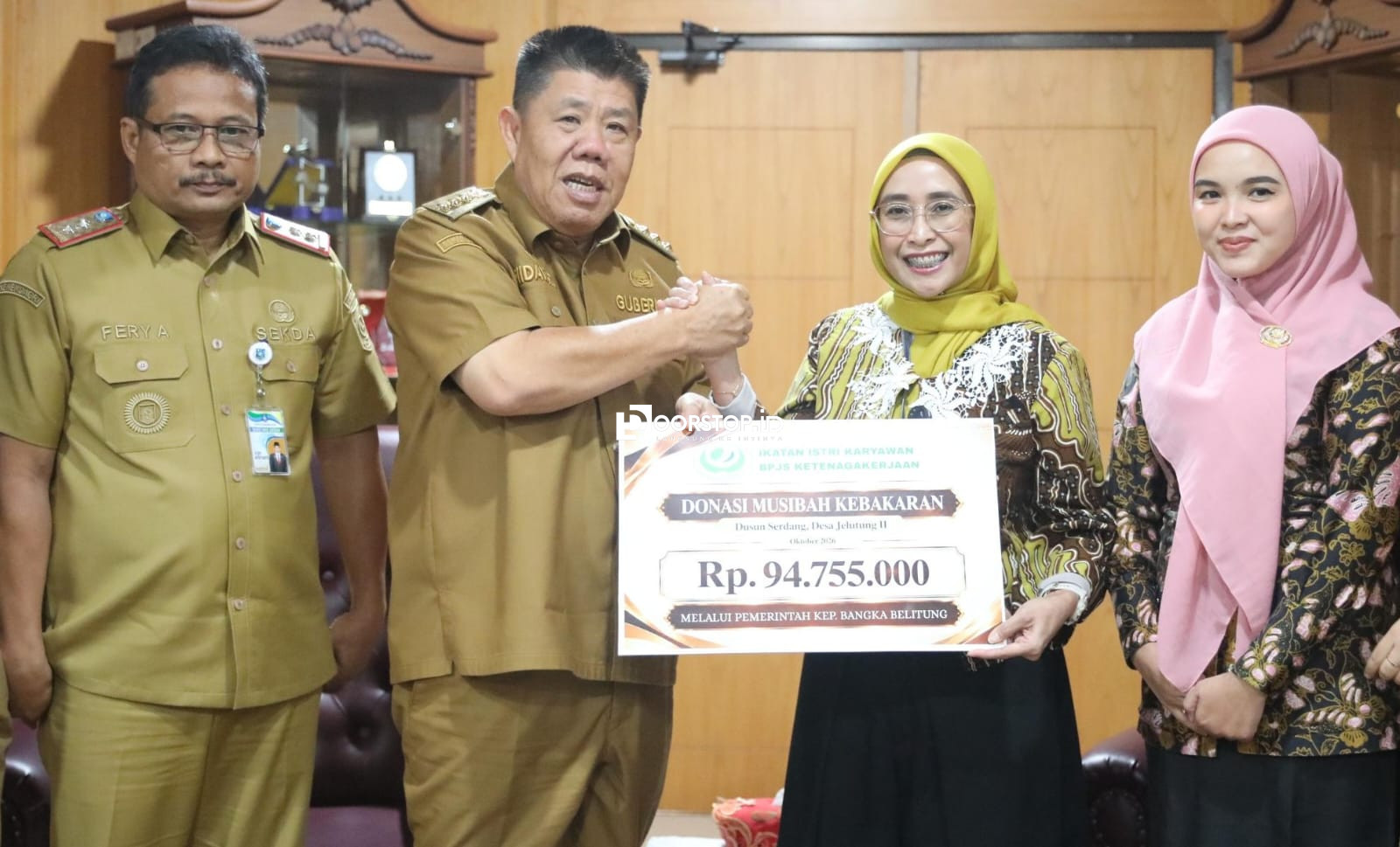 Gubernur Hidayat Arsani Terima Donasi BPJS Ketenagakerjaan bagi Korban Kebakaran Serdang