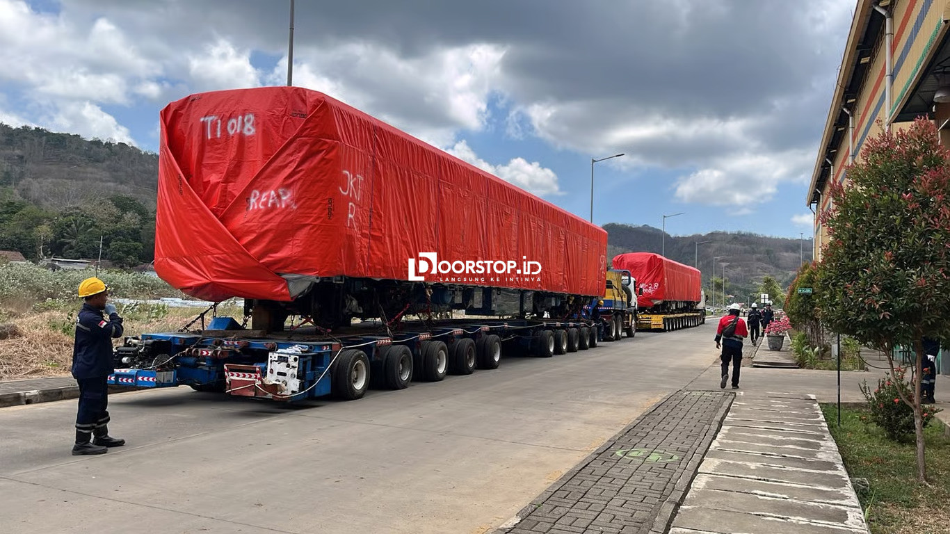 KAI Logistik Rampungkan Pengiriman 8 Unit KRL dari Banyuwangi ke Kalimas
