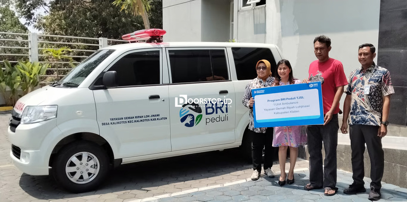 Perkuat Layanan Kesehatan di Hari Batik Nasional, BRI Serahkan Ambulans untuk SMA Yayasan Gemah Ripah Lohjinawi Klaten