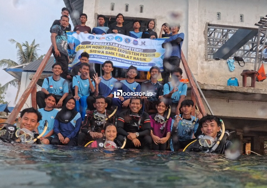 UBB Latih 40 Siswa SMKN 1 Selat Nasik Pantau Ekosistem Pesisir melalui Drone dan Selam